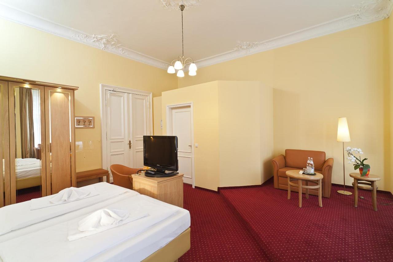 Triple Room,917745154:JPEG